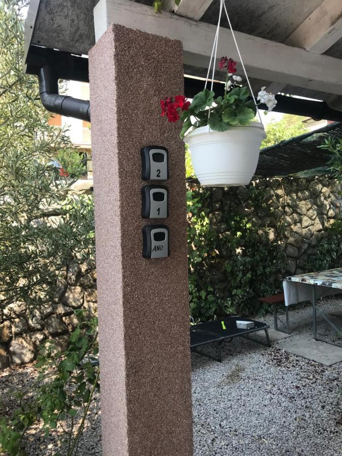 Botic Apartments Šilo Kültér fotó
